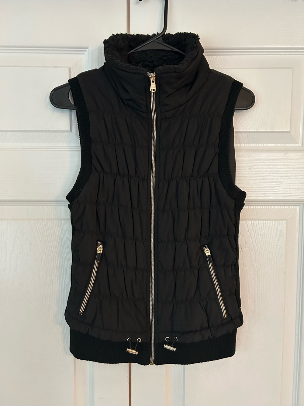 NWOT Calvin Klein Women’s Black Full Zip Golf Tone Faux Fur Quilted Vest Size S
